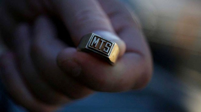 Chiếc nhẫn mà Robert Fowler đánh mất 35 năm trước trên biển Bolinas. Ảnh: Sfgate