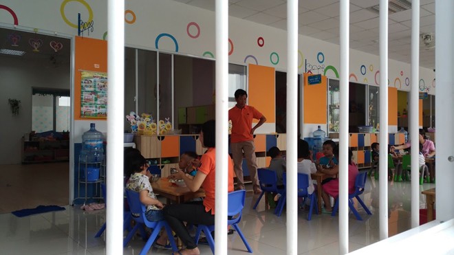 Thu nhập thấp, áp lực công việc cao là một trong những nguyên do khiến nhiều giáo viên mầm non bỏ việc.