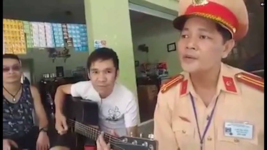 Tài xế bị phạt 2,5 triệu đồng mời CSGT 'giao lưu văn nghệ'