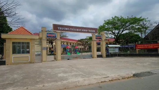 Trường Tiểu học Bình Chánh, nơi xảy ra việc giáo viên quỳ xin lỗi phụ huynh. Ảnh: Người Lao Động.