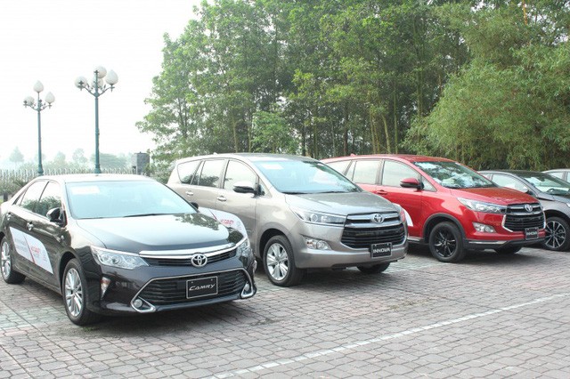 Tại các đại lý kinh doanh ô tô, hầu hết các mẫu xe lắp ráp đều được giảm giá cả chục triệu đồng