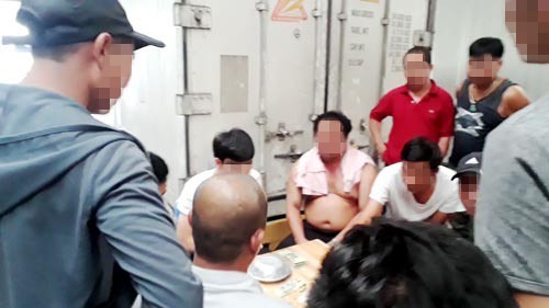 Một nhóm tài xế bị các đối tượng ở chợ Pò Chài - Trung Quốc dụ dỗ đánh bạc, sau đó cho vay nặng lãi