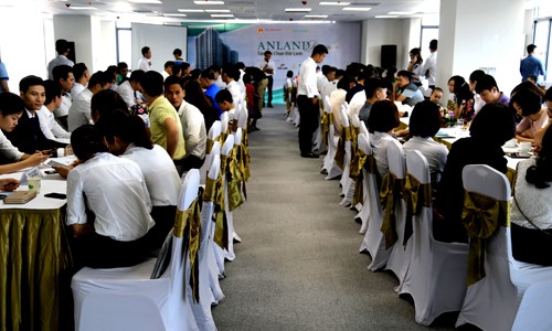 Nhiều khách hàng tham dự sự kiện cuối tuần tại Dự án Anland Premium