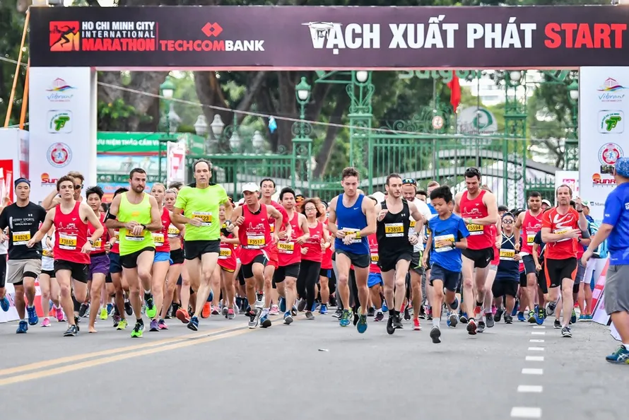 Quang Bảo, Nhan Phúc Vinh 'đọ' sức bền cùng Mâu Thủy