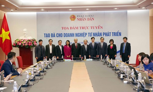 Các khách mời tham dự buổi tọa đàm ngày 22/11