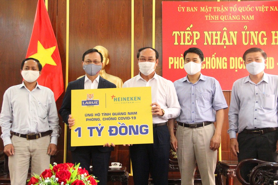 Bia Larue tiếp lửa lạc quan, tiếp sức cho miền Trung ruột thịt