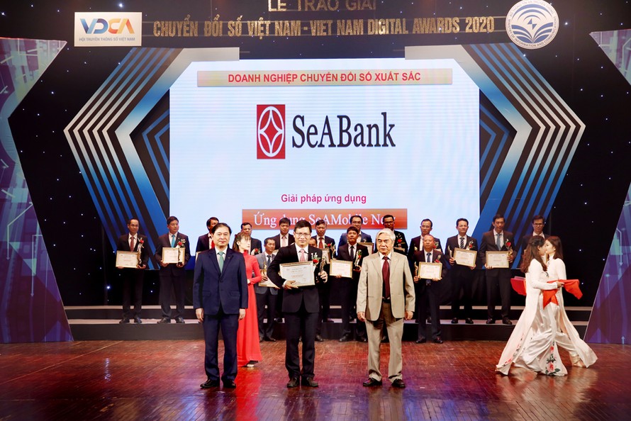 Mạnh tay đầu tư công nghệ, SeABank lần thứ 2 được vinh danh Doanh nghiệp chuyển đổi số xuất sắc