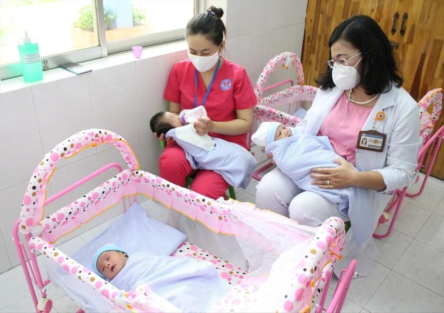 Hỗ trợ chăm sóc trẻ có cha mẹ mắc dịch COVID-19 tại TPHCM.