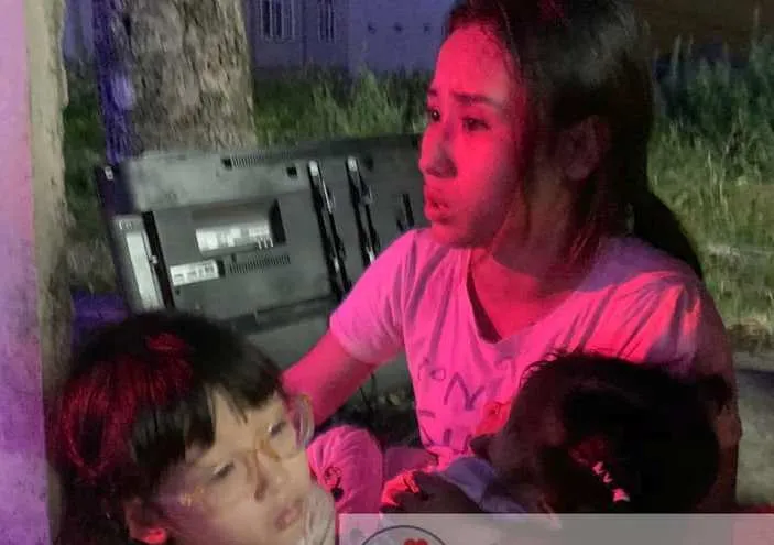 Ba mẹ con thoát chết khi quán cà phê, vựa phế liệu cháy lúc rạng sáng