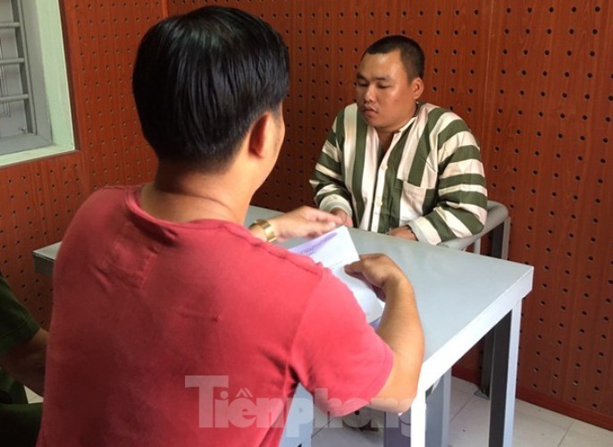  Công an lấy lời khai của Tấn