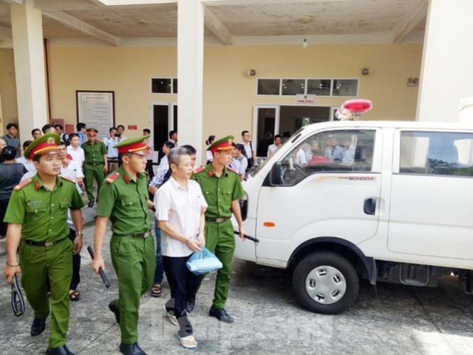 Sai phạm liên quan đến đất đai, cựu Bí thư TX Bến Cát bị kết án 10 năm tù