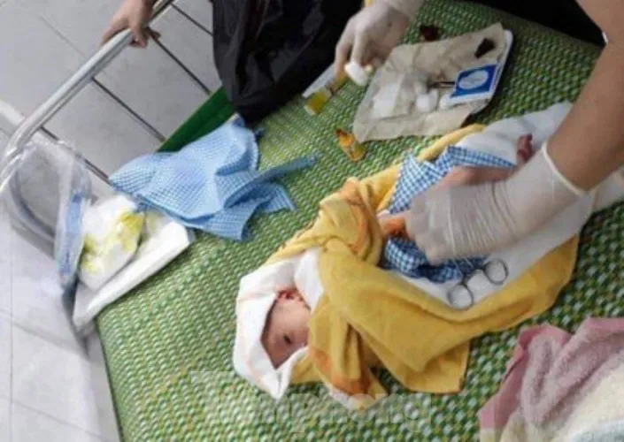 Hai bé sơ sinh bị mẹ bỏ rơi ở Bình Dương
