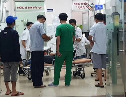 Hai nạn nhân đều bị thương nặng 