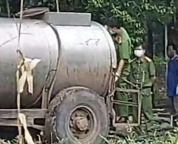 Hai vợ chồng chết bất thường trong bồn chứa phân 
