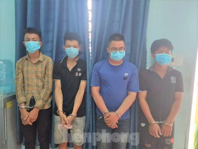 Nhóm cướp ‘nhí’ táo tợn dùng mã tấu chém công an