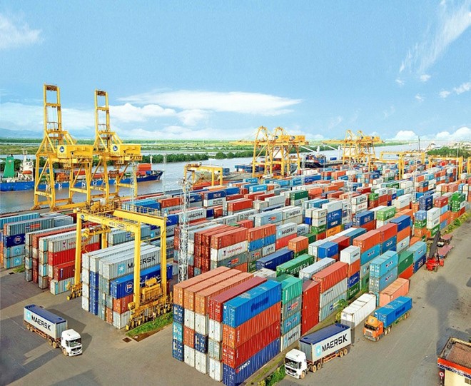 Công ten nơ hàng xuất khẩu tại cảng Ðình Vũ, Hải Phòng. Ảnh: hồng vĩnh