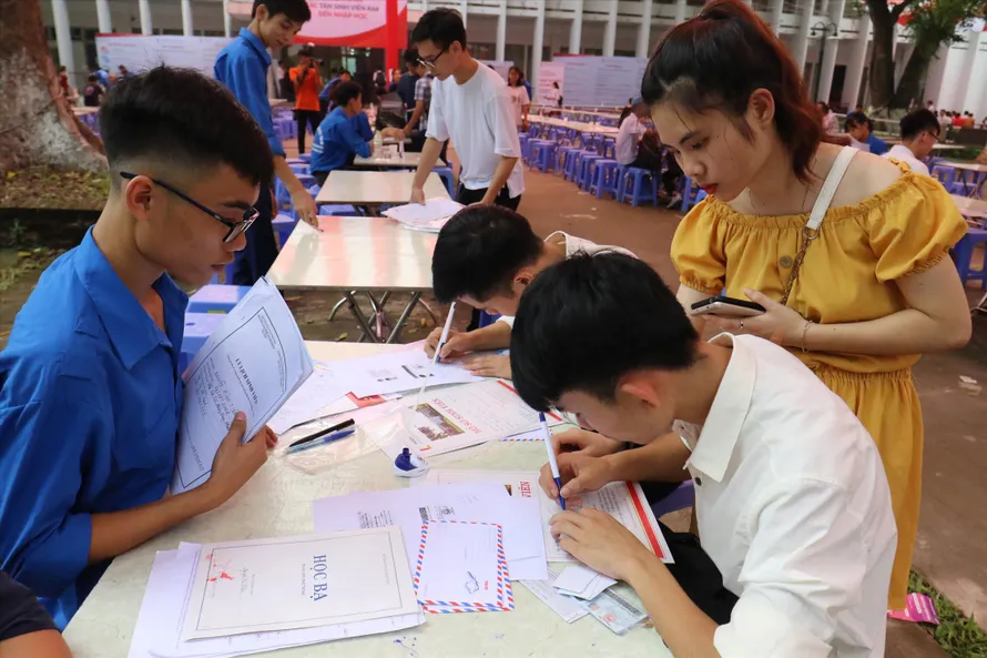 Tân sinh viên nhập học tại trường ĐH Bách khoa Hà Nội sáng 11/8 /2019 Ảnh: Như Ý