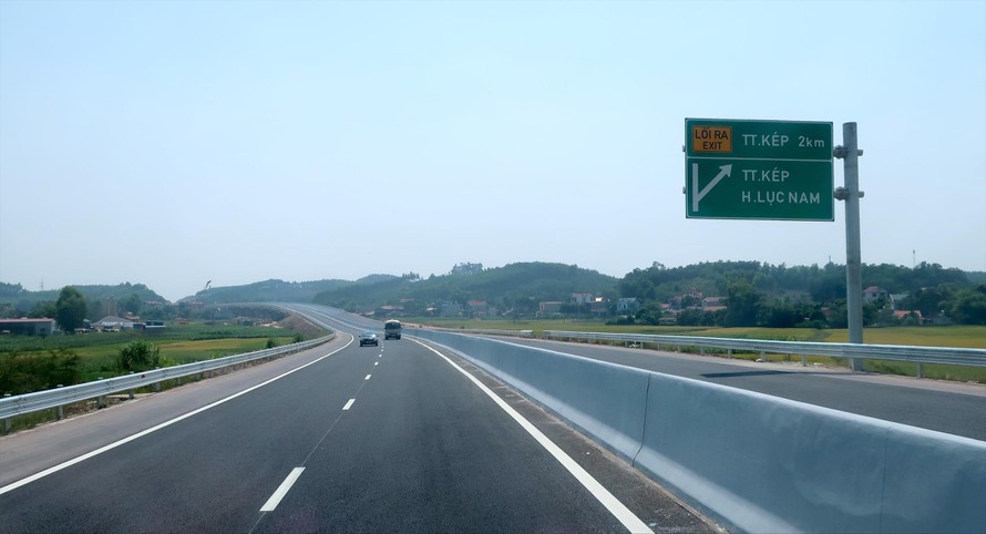 Nhiều đoạn thuộc dự án cao tốc Bắc Nam đang chờ Quốc hội quyết định có chuyển sang đầu tư công hay không Ảnh: Hữu Việt