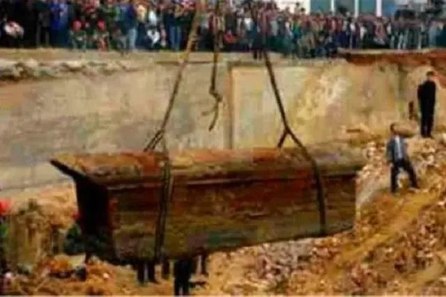 Thứ gì trong mộ cổ khiến các nhà khảo cổ hoảng sợ vội vàng bỏ chạy?