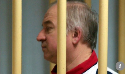 Cựu điệp viên Nga Sergei Skripal và con gái được cho là đã bị đầu độc bởi chất độc thần kinh do Liên Xô phát triển, nhưng đã may mắn thoát chết.