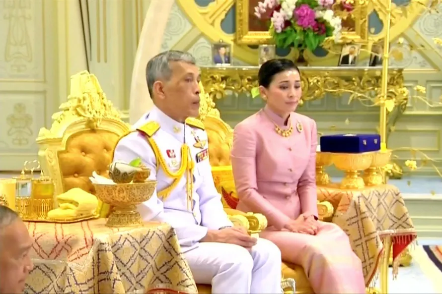 Nhà vua đã kết hôn với hoàng hậu Suthida ngày 1/5, ba ngày trước lễ đăng quang.
