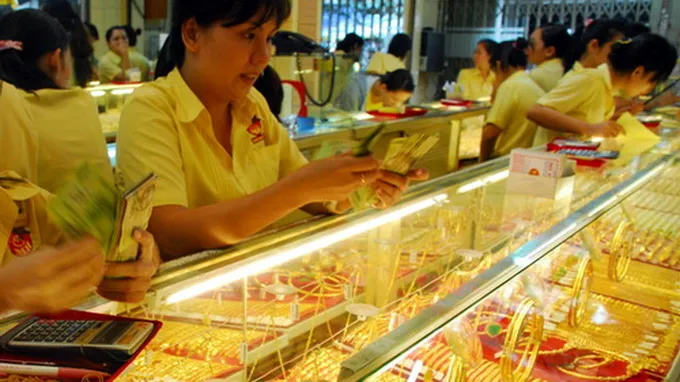 Giá vàng SJC có phiên tăng mạnh theo tỷ giá