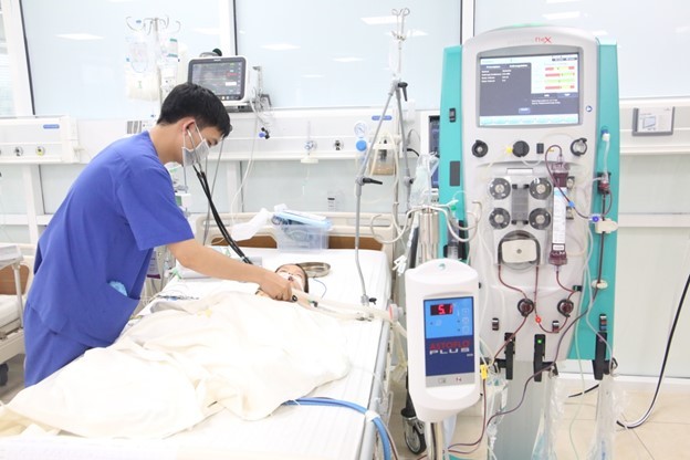 Bệnh nhi Đ.B.N đang được điều trị tích cực tại khoa Hồi sức tích cực – Chống độc