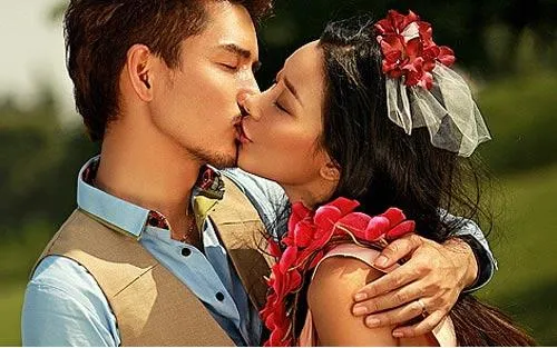 Đi với người tình về đến nhà, vợ trẻ run rẩy khi chồng đại gia đưa ra tờ giấy mỏng dính