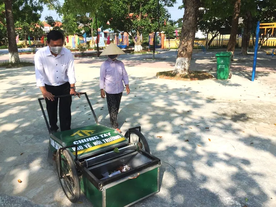 Xe rác thầy Tùng.