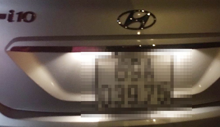 Tài xế taxi bị cứa cổ trong đêm vắng.
