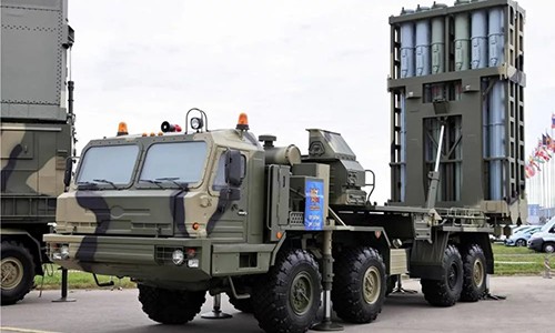 Tổ hợp tên lửa phòng không S-350 Vityaz tại triển lãm MAKS-2013. Ảnh: ANR.