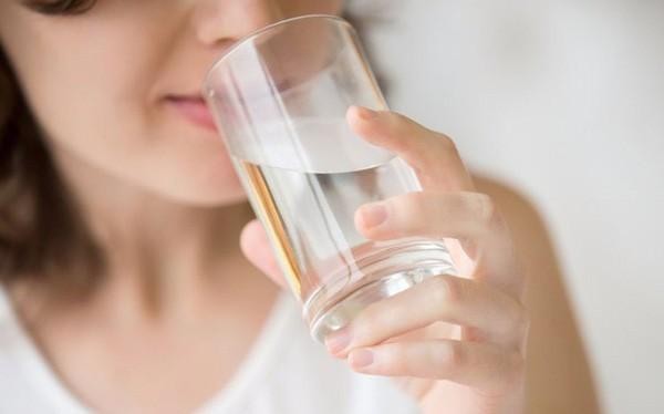 Không muốn phá gan hại thận thì dừng ngay những kiểu uống nước này
