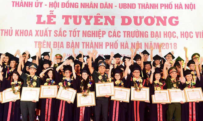 Những thủ khoa tốt nghiệp xuất sắc được TP Hà Nội tuyên dương năm 2018.
