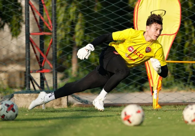 Vì sao Văn Lâm mất suất bắt chính tại Thai League?