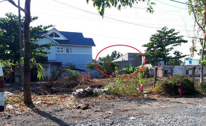 Căn nhà cấp 4 xây không phép nằm ngay phía sau căn biệt thự số 575/1 đường Kha Vạn Cân. Ảnh: Phapluatplus.