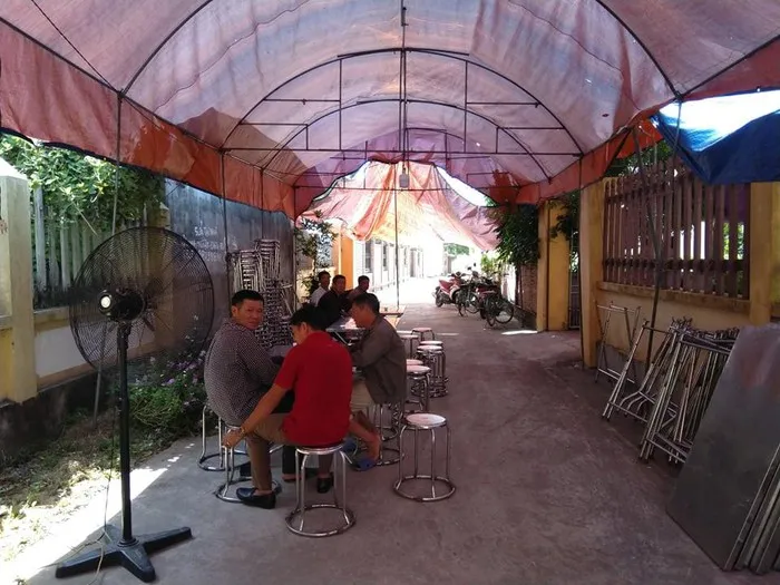 Gia đình anh Thắng chuẩn bị tang lễ. Ảnh: N.H