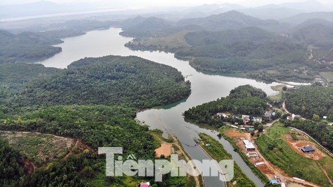 Hồ Đồng Bài (xã Phú Minh, huyện Kỳ Sơn, tỉnh Hòa Bình), nơi nhà máy nước Sông Đà lấy nước trực tiếp để xử lý. Ảnh: Mạnh Thắng