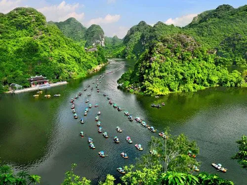 Phong cảnh Ninh Bình khiến du khách mê mẩn.