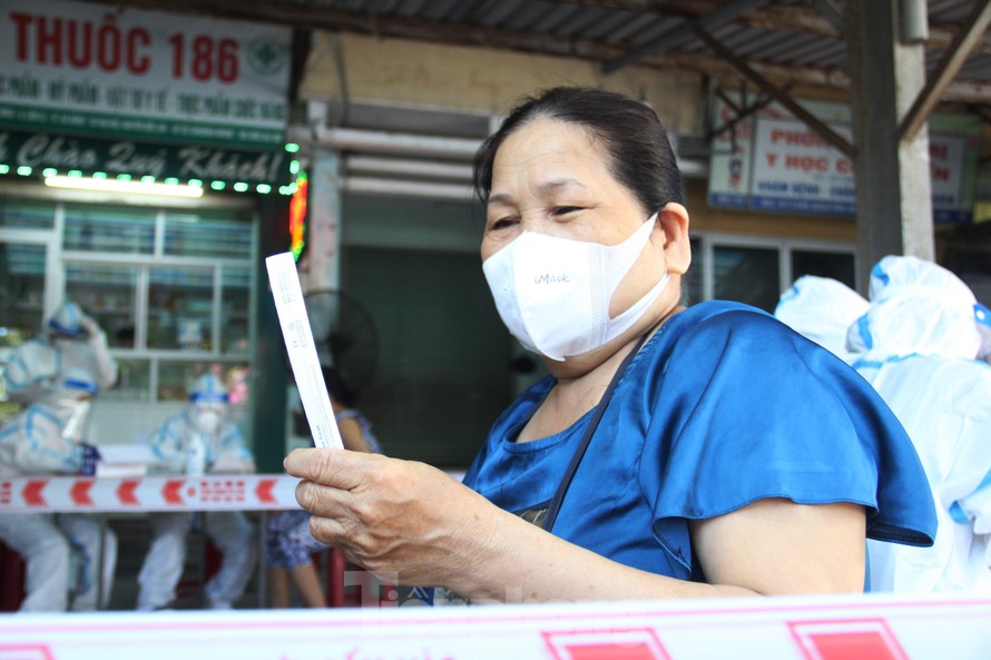 Xét nghiệm cả chợ vì nhân viên Chi cục thuế ở đối diện mắc COVID-19