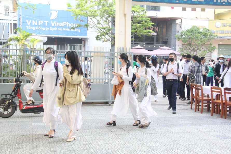 Đà Nẵng không bắt buộc cô trò đeo khẩu trang trong giờ học