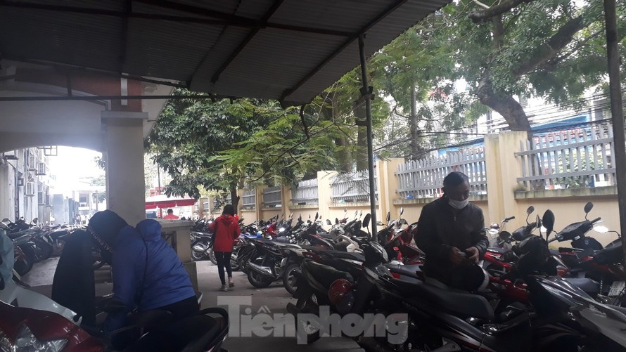 Điểm trông giữ xe trong Bệnh viện Đa khoa tỉnh Bắc Giang thu tiền vé gửi xe cao hơn quy định