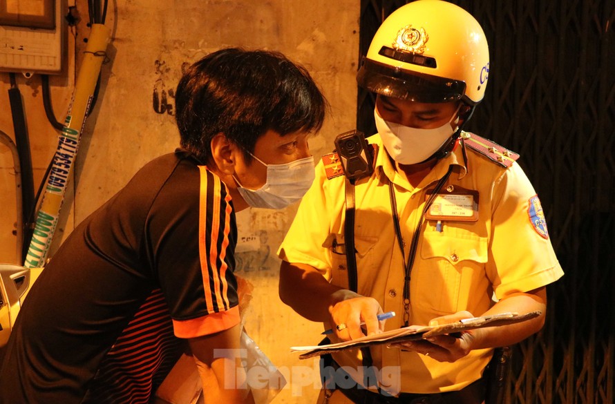 Xuyên đêm theo chân lực lượng 363 chống tội phạm mùa dịch COVID-19