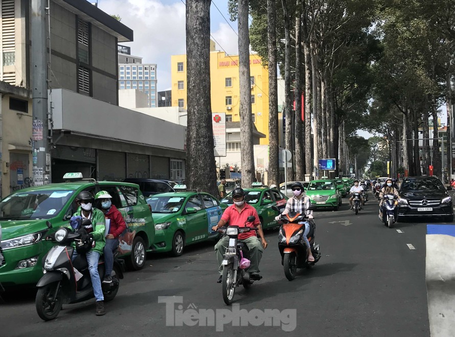 Xe taxi được phép hoạt động trở lại trên địa bàn TPHCM.