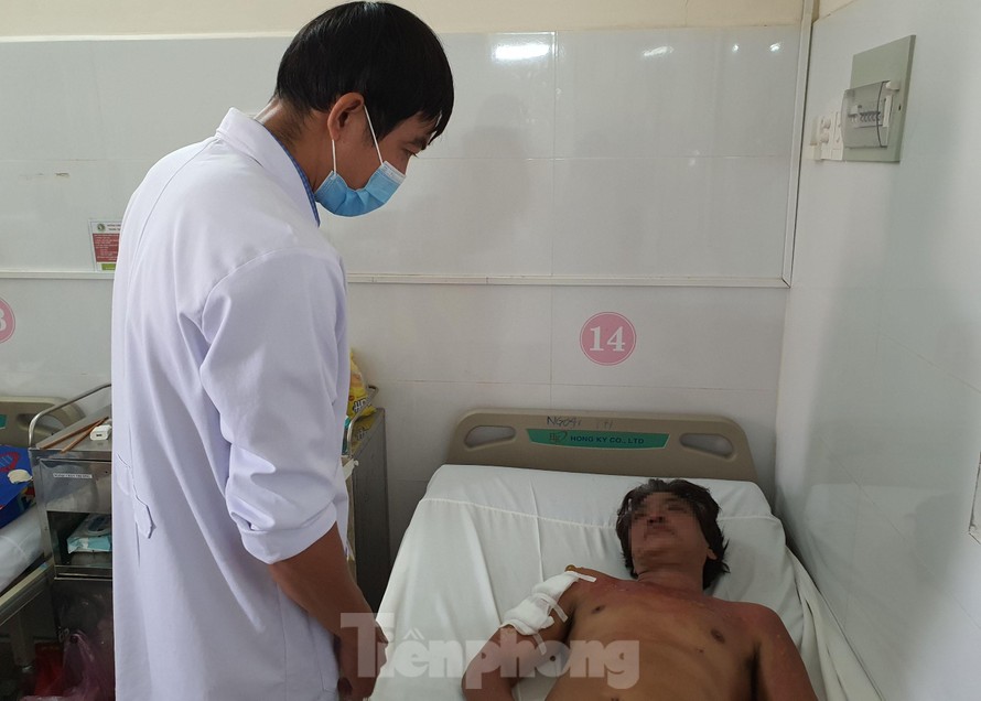 Ông Tâm đang được các bác sĩ chăm sóc tích cực.