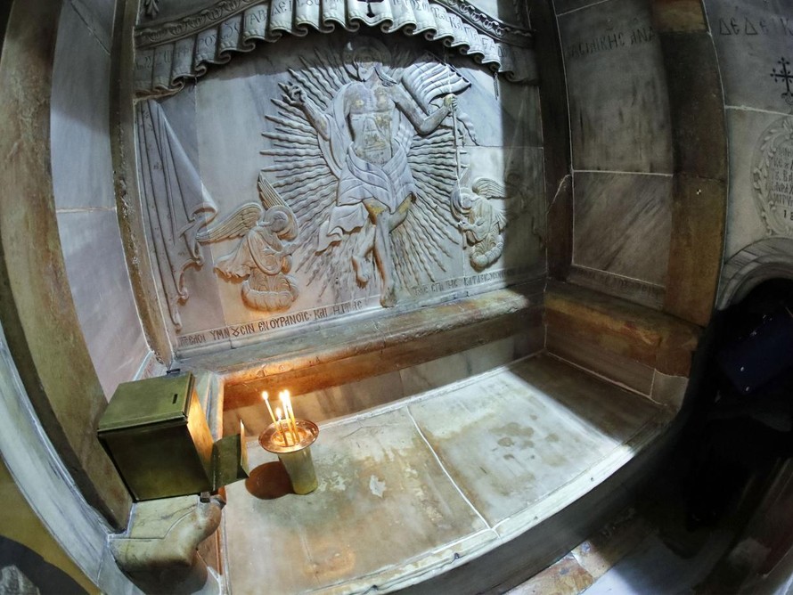 Nhà thờ Holy Sepulchre ở Jerusalem được cho là nơi chúa Giêsu đã được chôn cất 3 ngày rồi sau đó sống dậy.