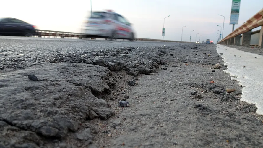 Vì sao cầu Thăng Long rung lắc mỗi khi xe ô tô đi qua?