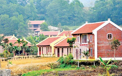 Hàng loạt biệt thự, công trình xây dựng trái phép trên địa bàn xã Yên Bài (Ba Vì) trong thời gian qua.