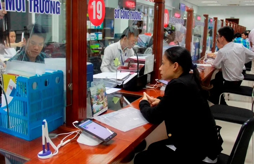 Người dân đến giao dịch tại Trung tâm hành chính Thành phố Đà Nẵng. Ảnh Nguyễn Thành
