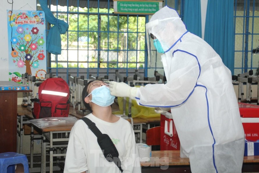 Thi tốt nghiệp THPT: Hôm nay, TPHCM xét nghiệm COVID-19 cho hơn 100 nghìn người