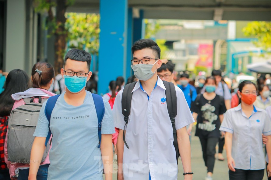 Nhiều trường đại học tiếp tục công bố điểm sàn xét tuyển